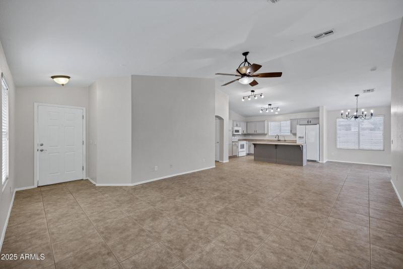 2943 E Mead Dr-7