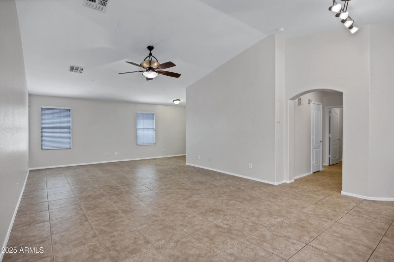 2943 E Mead Dr-9