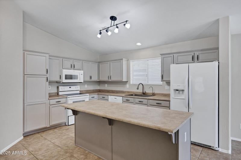 2943 E Mead Dr-11