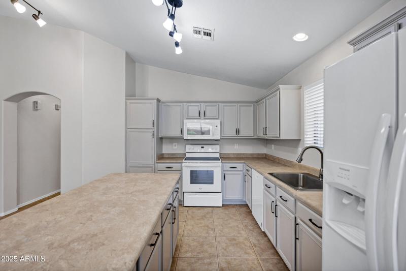 2943 E Mead Dr-12