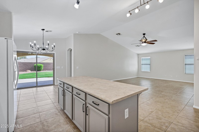 2943 E Mead Dr-13