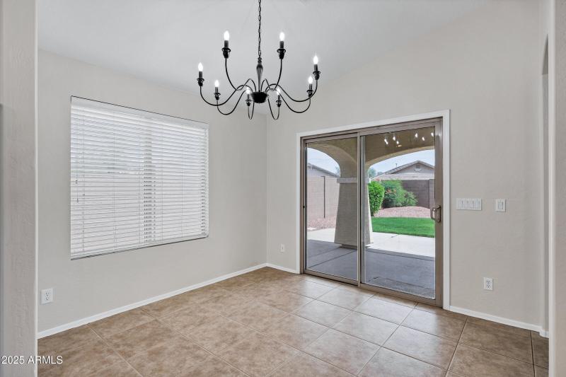 2943 E Mead Dr-15