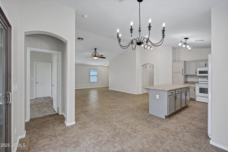 2943 E Mead Dr-16