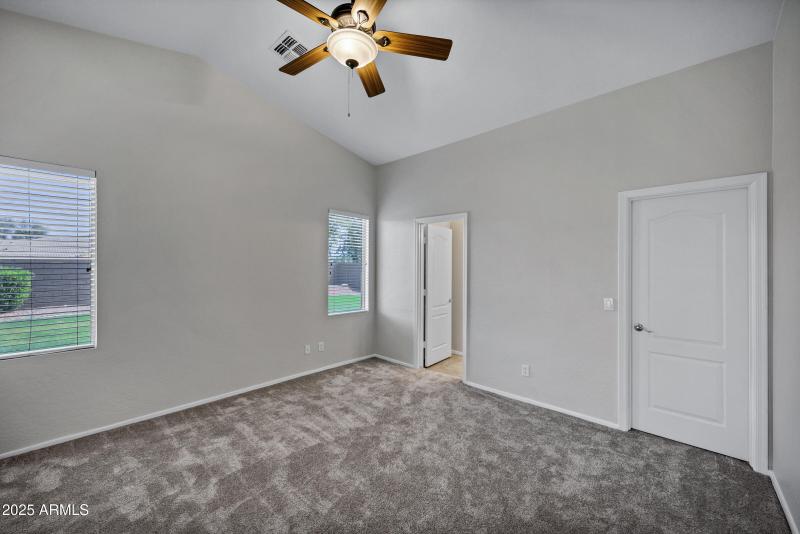 2943 E Mead Dr-22