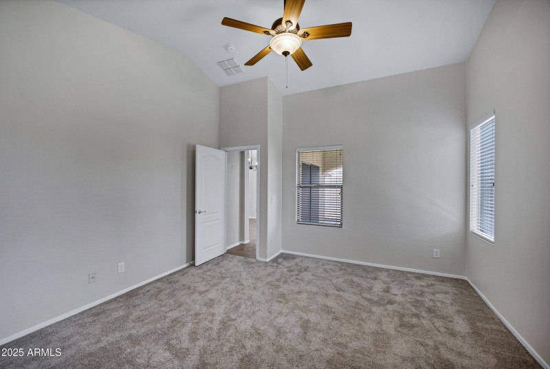 2943 E Mead Dr-23