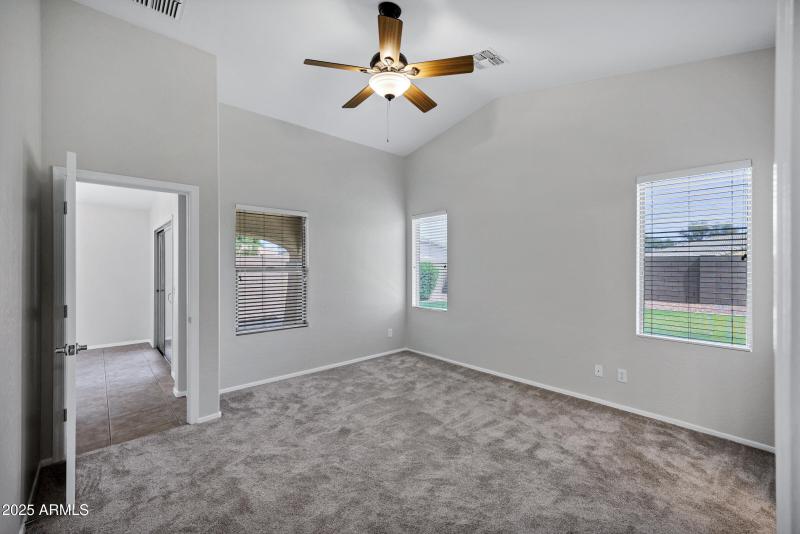 2943 E Mead Dr-25