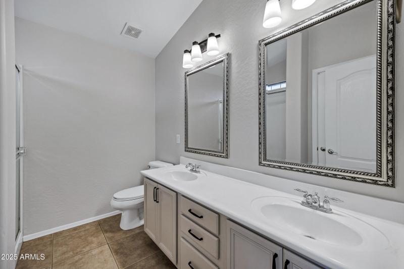 2943 E Mead Dr-26
