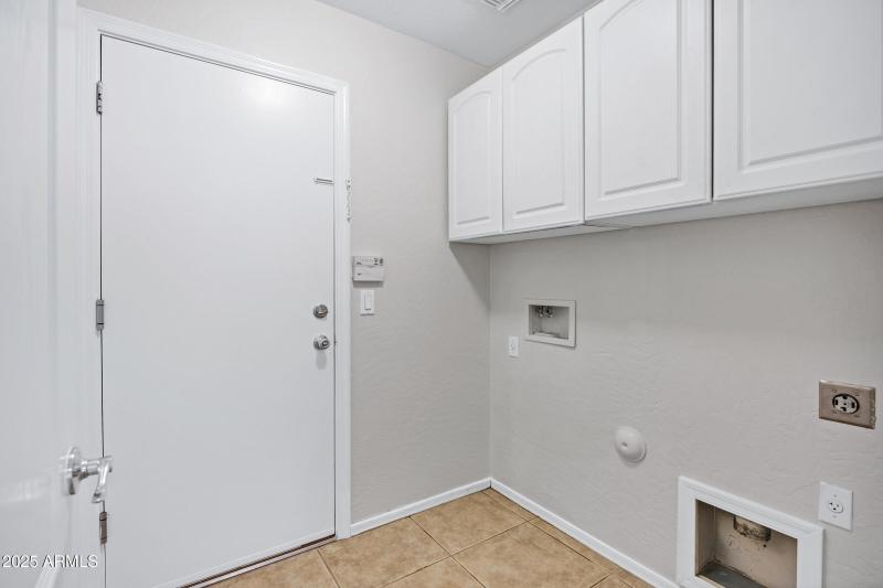 2943 E Mead Dr-28