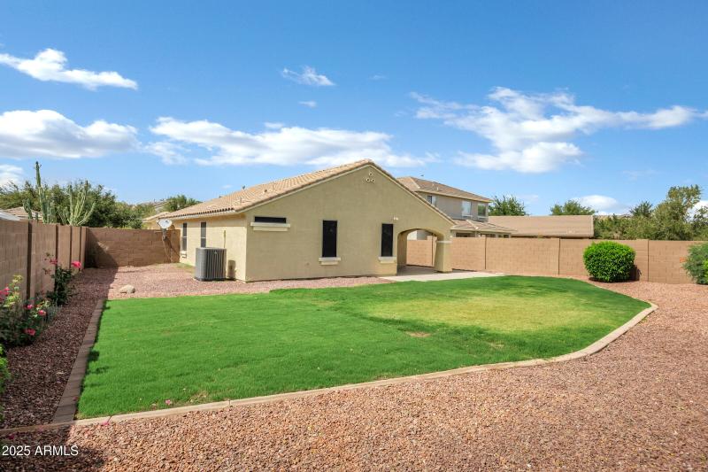 2943 E Mead Dr-31