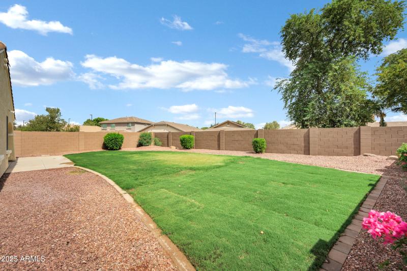 2943 E Mead Dr-32