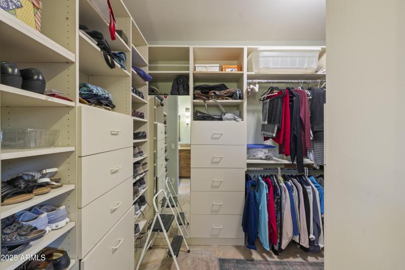 060-Primary Closet
