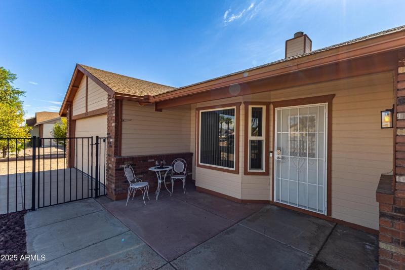 1626 N Pinnule Court Yard