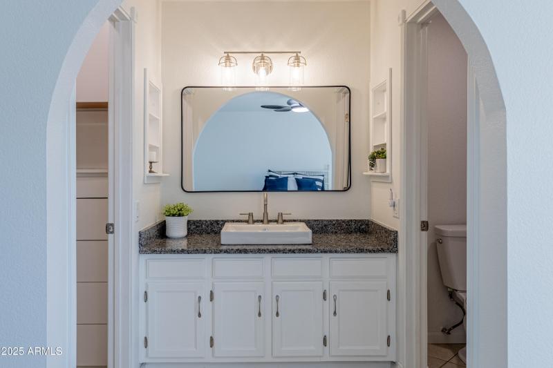 1626 N Pinnule- Vanity