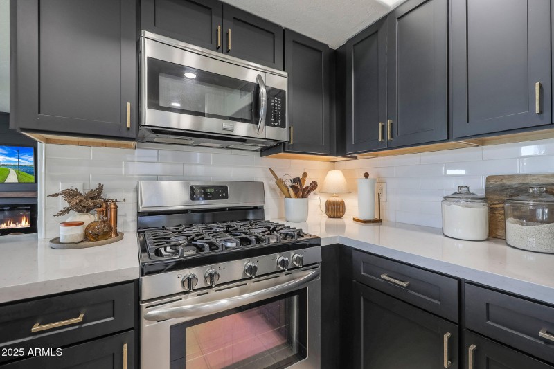Gas range and tile backsplash