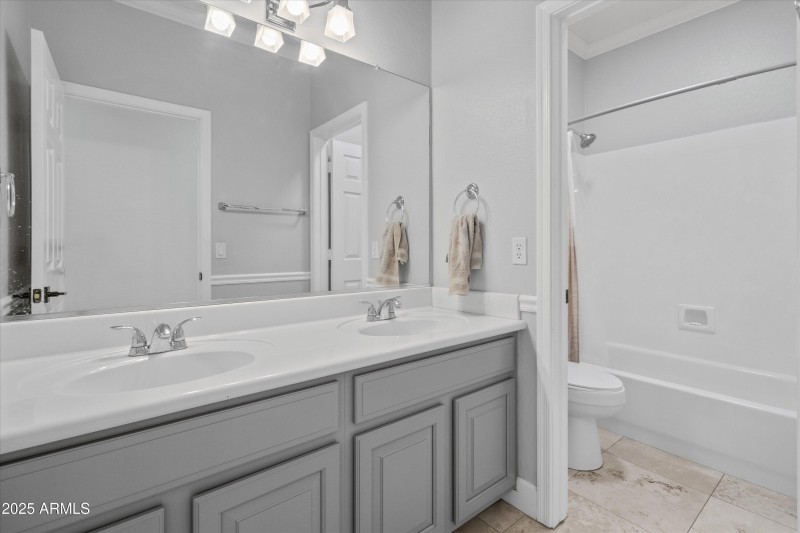 Guest bathroom 2