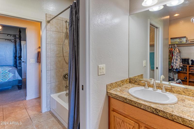separate sink in jack & jill