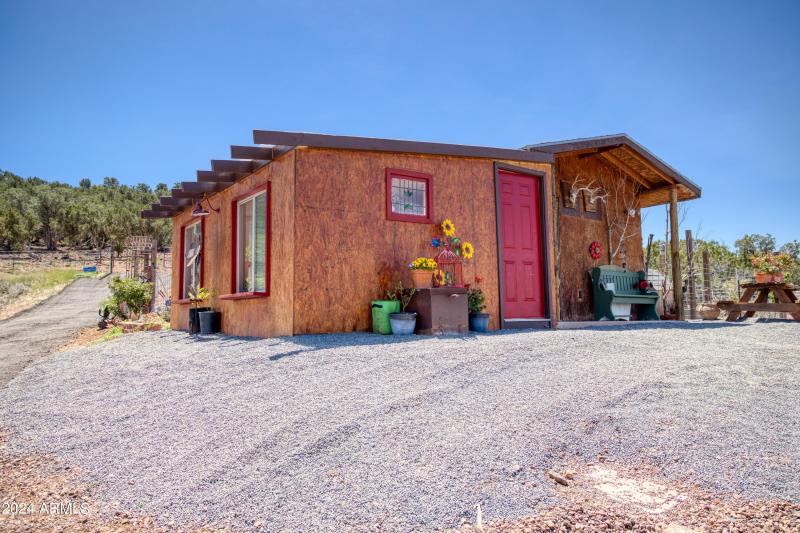 pump house /dogrun