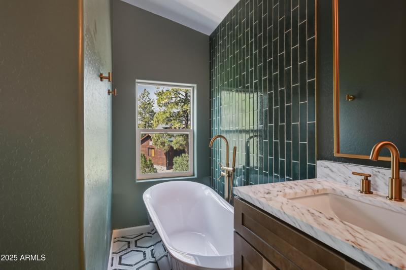 Masterbath tub
