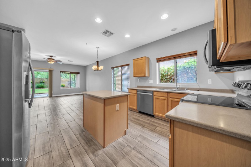 3546 W Webster Ct-15