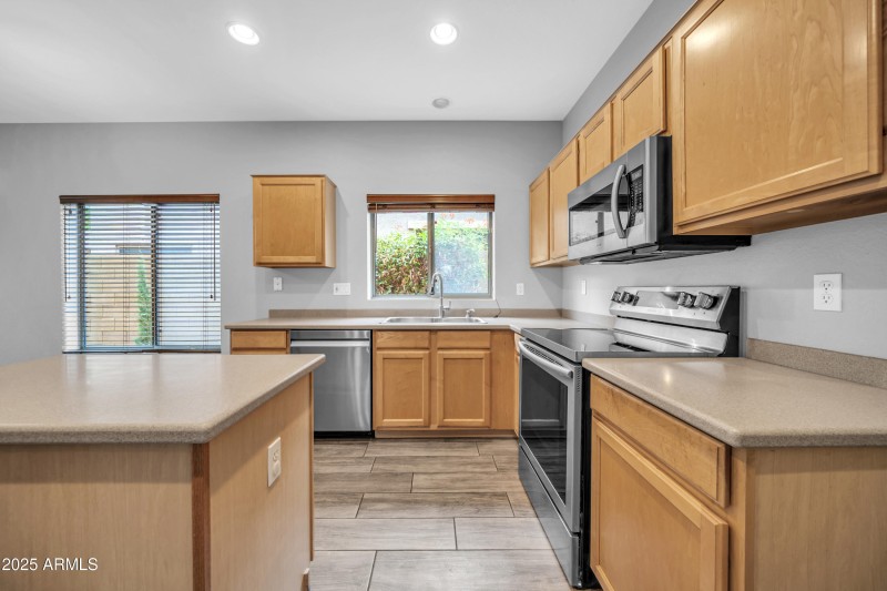 3546 W Webster Ct-16