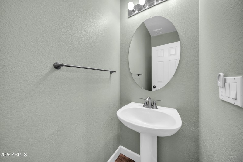 3546 W Webster Ct-38