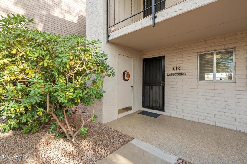 03-Entry Walkway