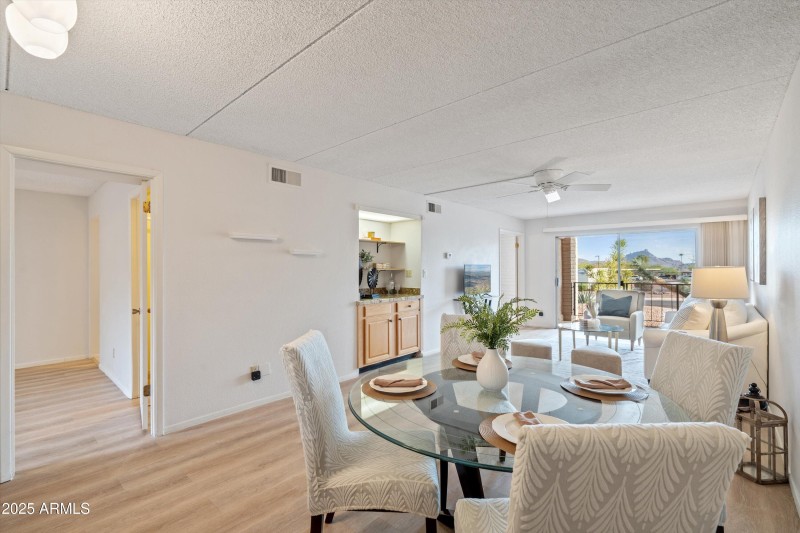 06-Dining Area