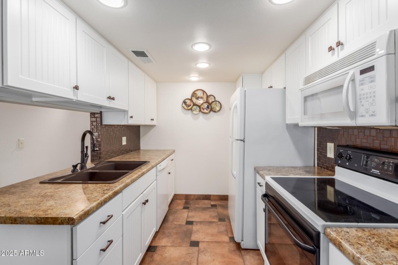 17 Kitchen