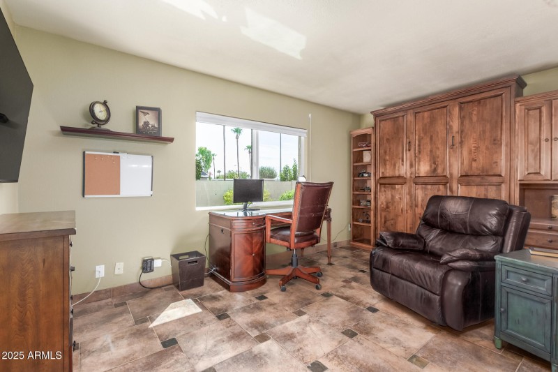 24 Den/Office