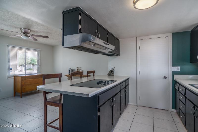 10) KITCHEN
