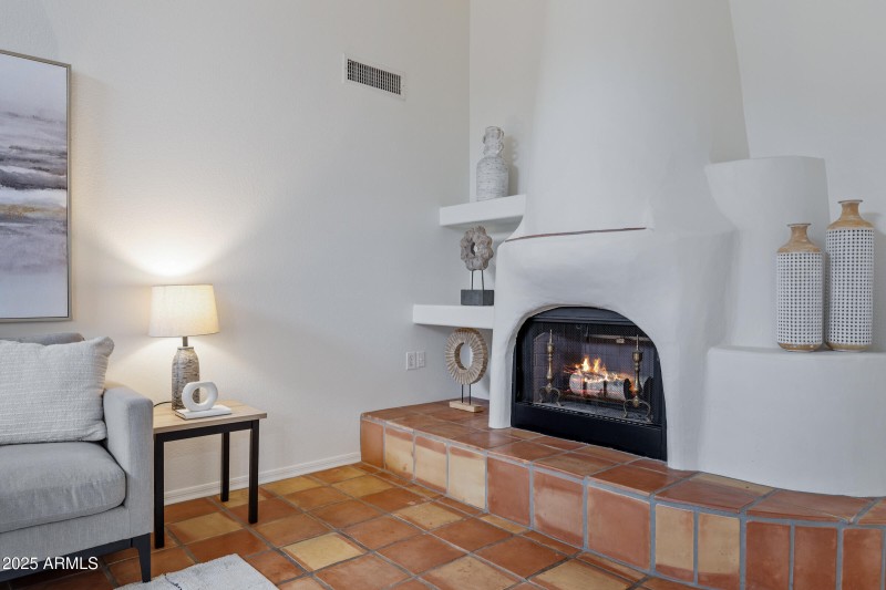 1711 E Waltann Ln-21