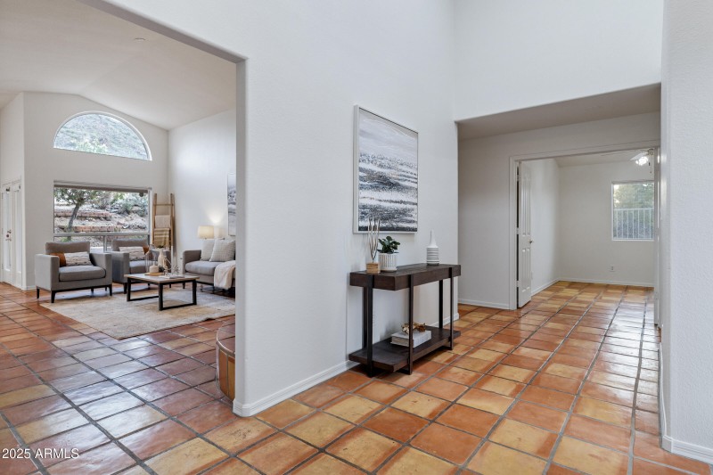 1711 E Waltann Ln-23