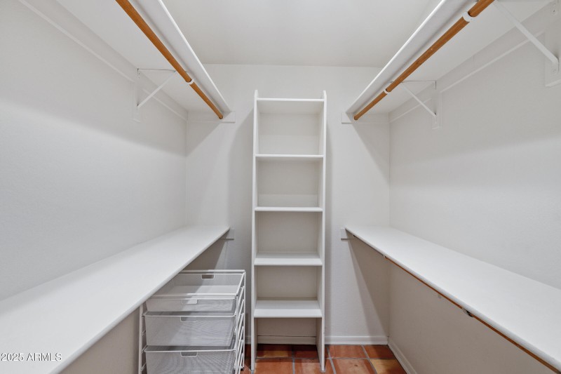 1711 E Waltann Ln-31