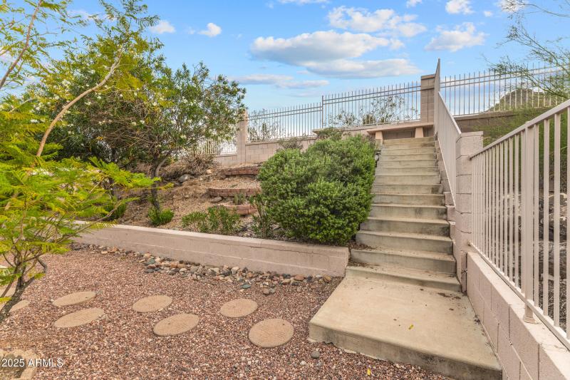 1711 E Waltann Ln-38