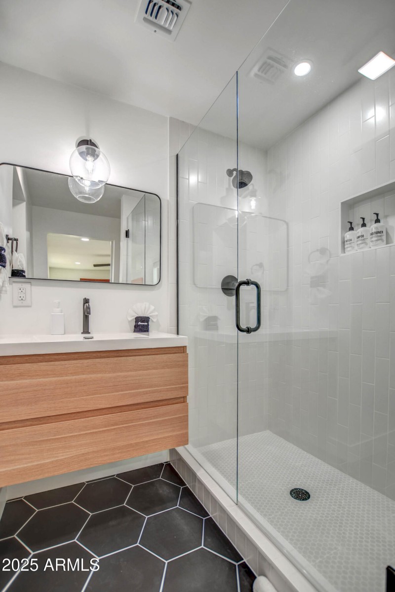 MASTER BATH 3
