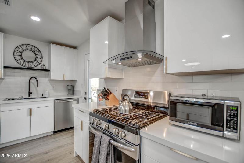 KITCHEN 8
