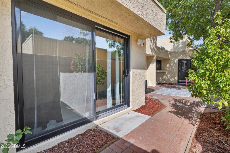 2111 W Marlette Ave