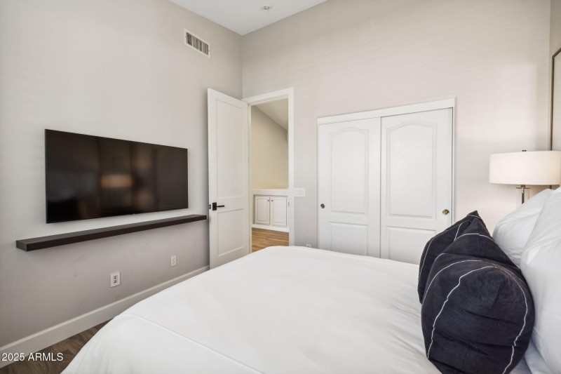 41-web-or-mls-6414-e-monte-cristo-ave