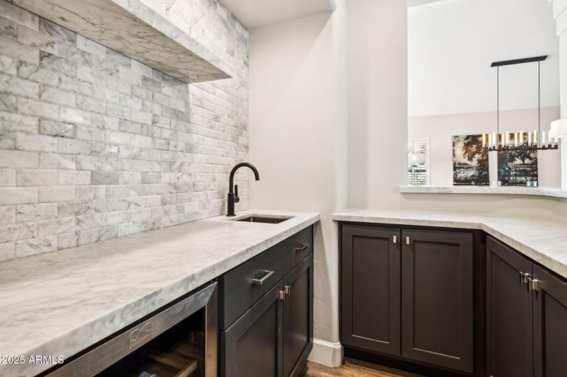 22-web-or-mls-6414-e-monte-cristo-ave