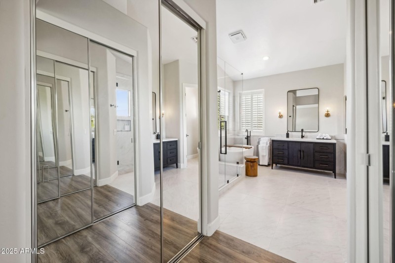 25-web-or-mls-6414-e-monte-cristo-ave