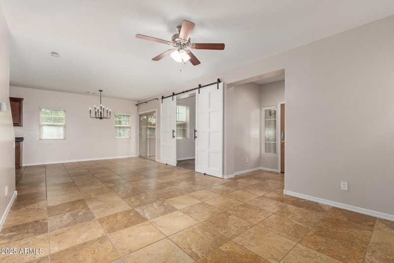 3951 E Cat Balue Dr