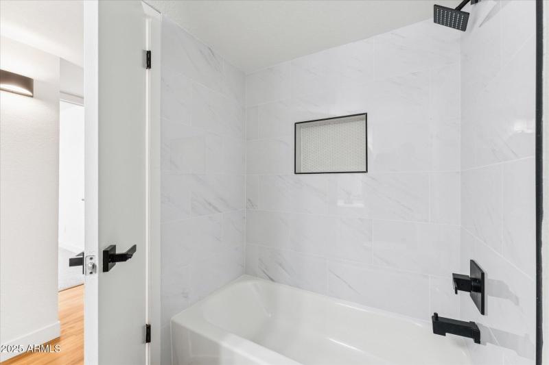 18-017-guest-bathroom