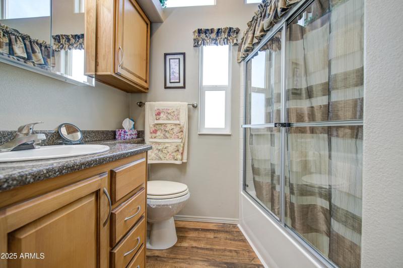Bathroom 1-pic 1