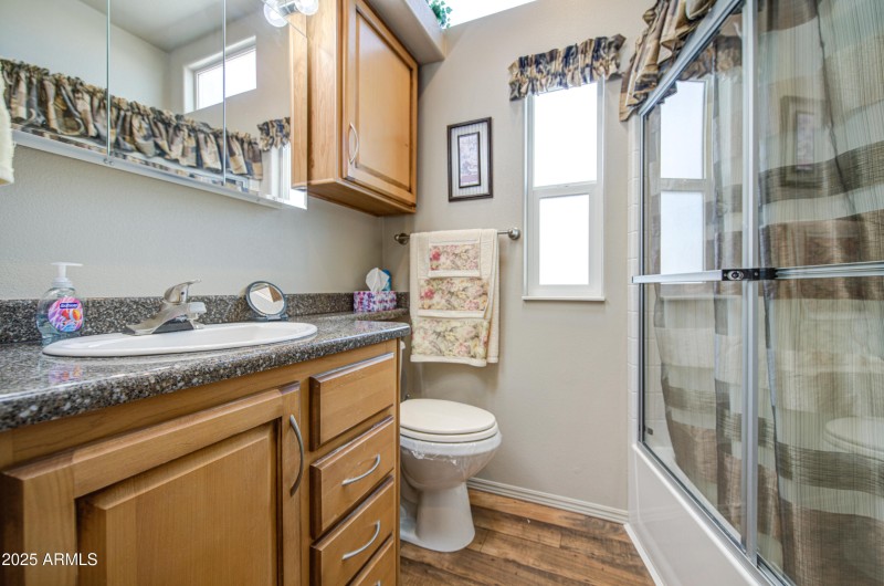 Bathroom 1-pic 2