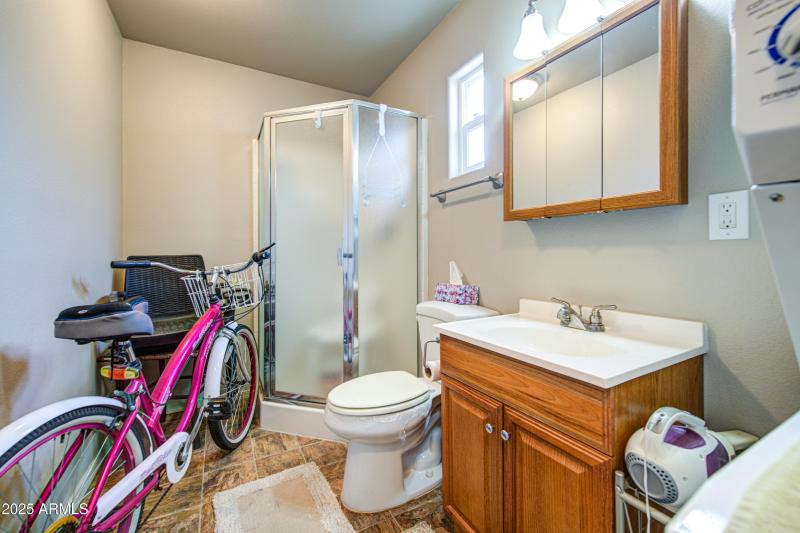Bathroom 2-pic 2