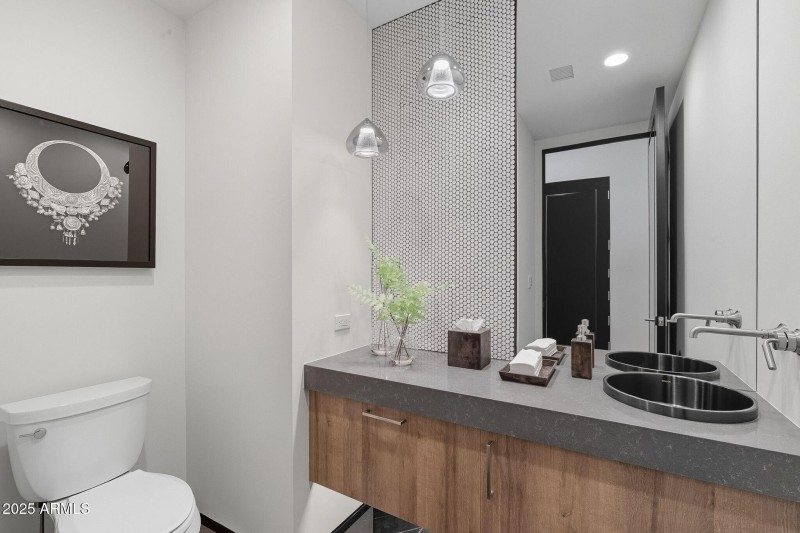 032_Powder Room