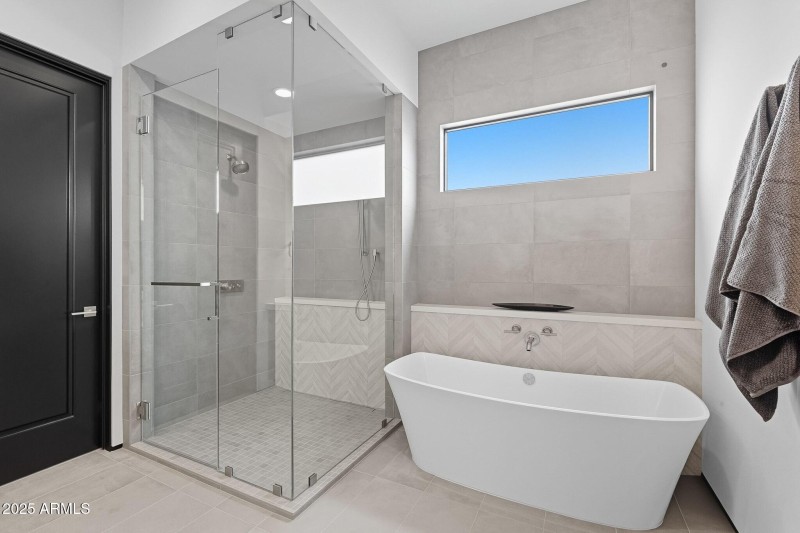 043_Primary Ensuite