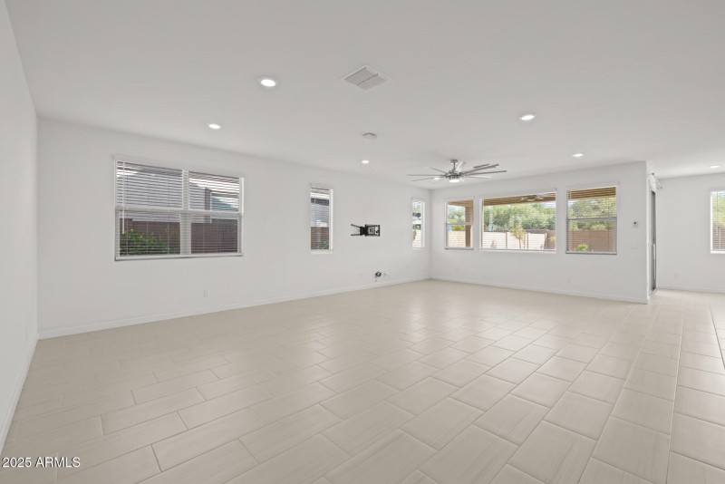5)GREAT ROOM