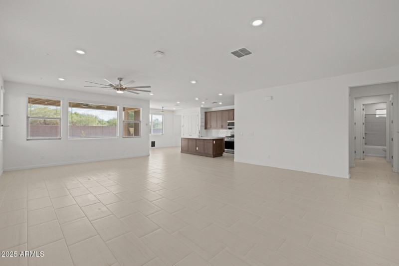 6)GREAT ROOM