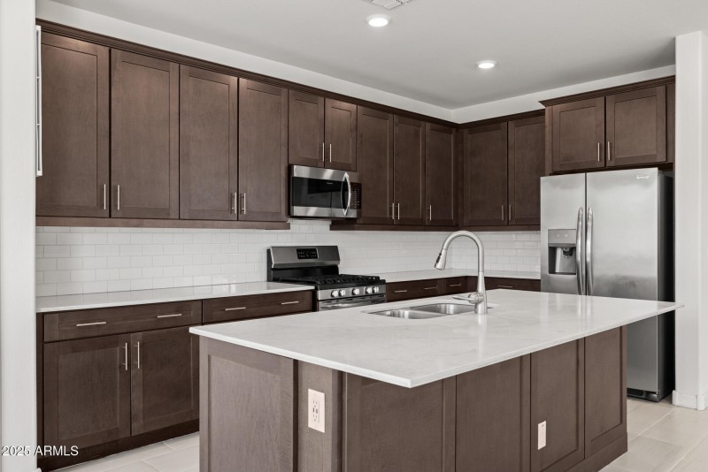 9)KITCHEN